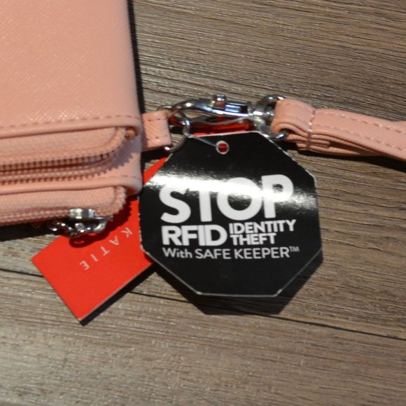 NWT Kelly & Katie Wristlet - Picture 4 of 8